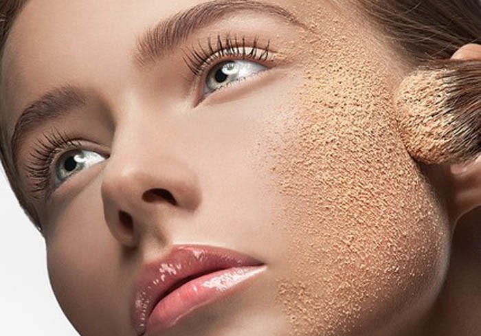 دلایل ماسیدن کرم پودر روی صورت