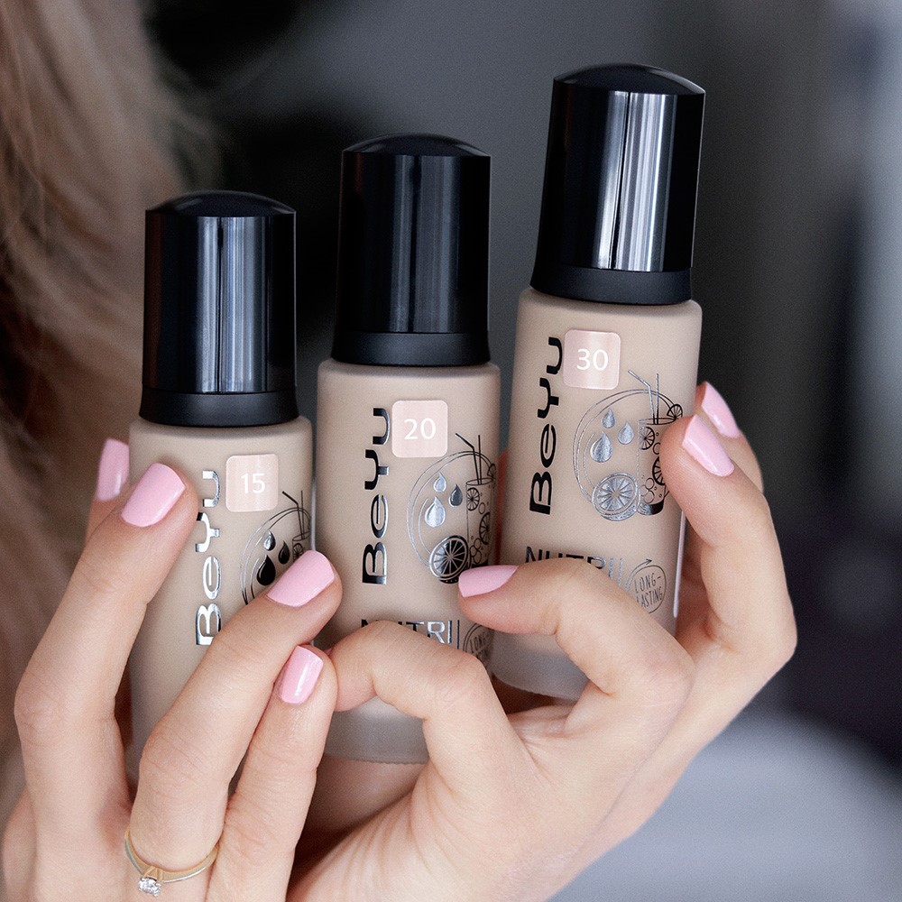 چکار کنیم که کرم پودر روی صورت نماسه