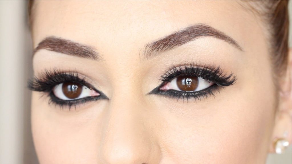 چگونه خط چشم بکشیم