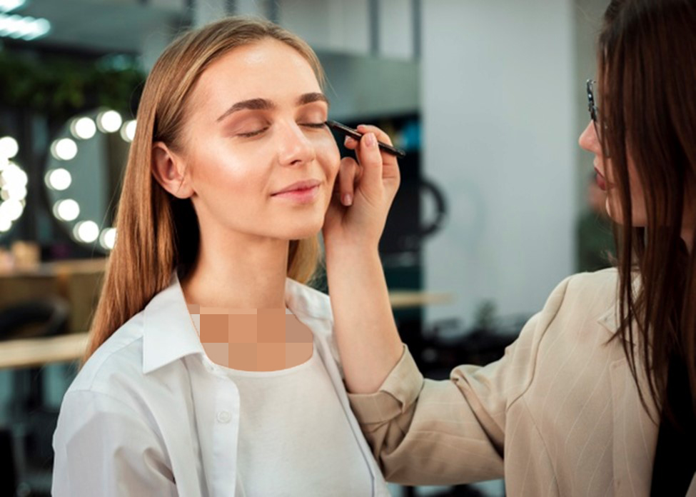 چگونه خط چشم بکشیم