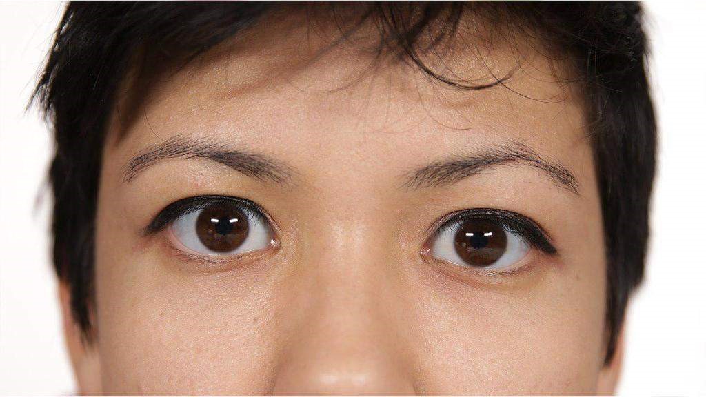 چگونه خط چشم بکشیم