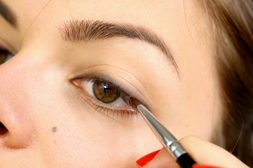 آموزش کشیدن خط چشم مناسب دانشگاه