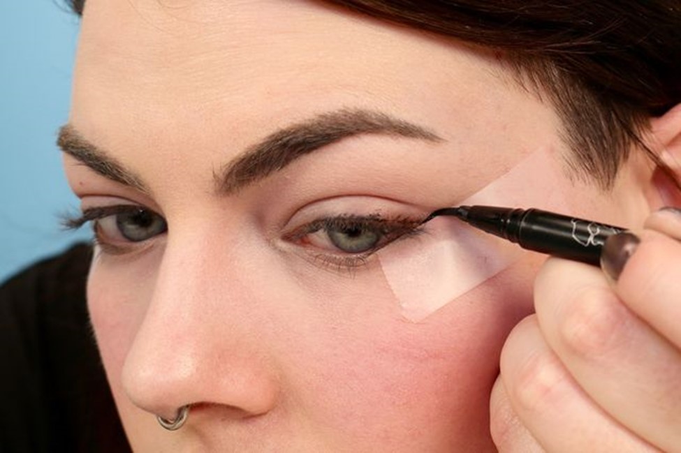 ترفندهای کشیدن خط چشم دنباله دار