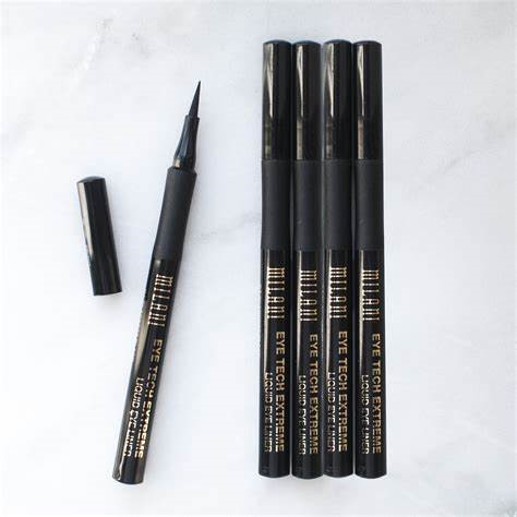 آموزش کشیدن خط چشم گربه ای