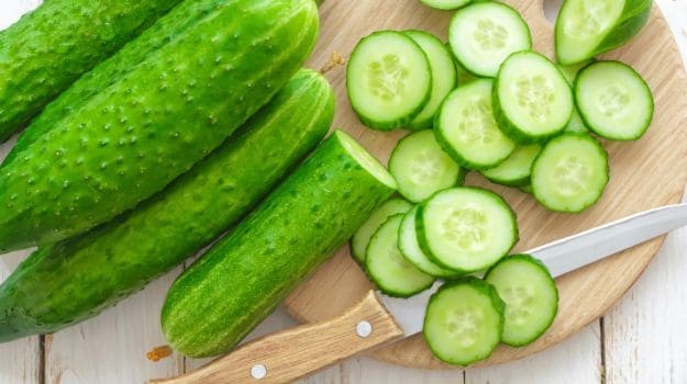 رفع لاغری صورت با ماسک خیار