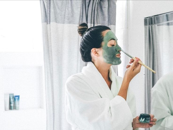 تهیه ماسک خانگی گلاب و موز