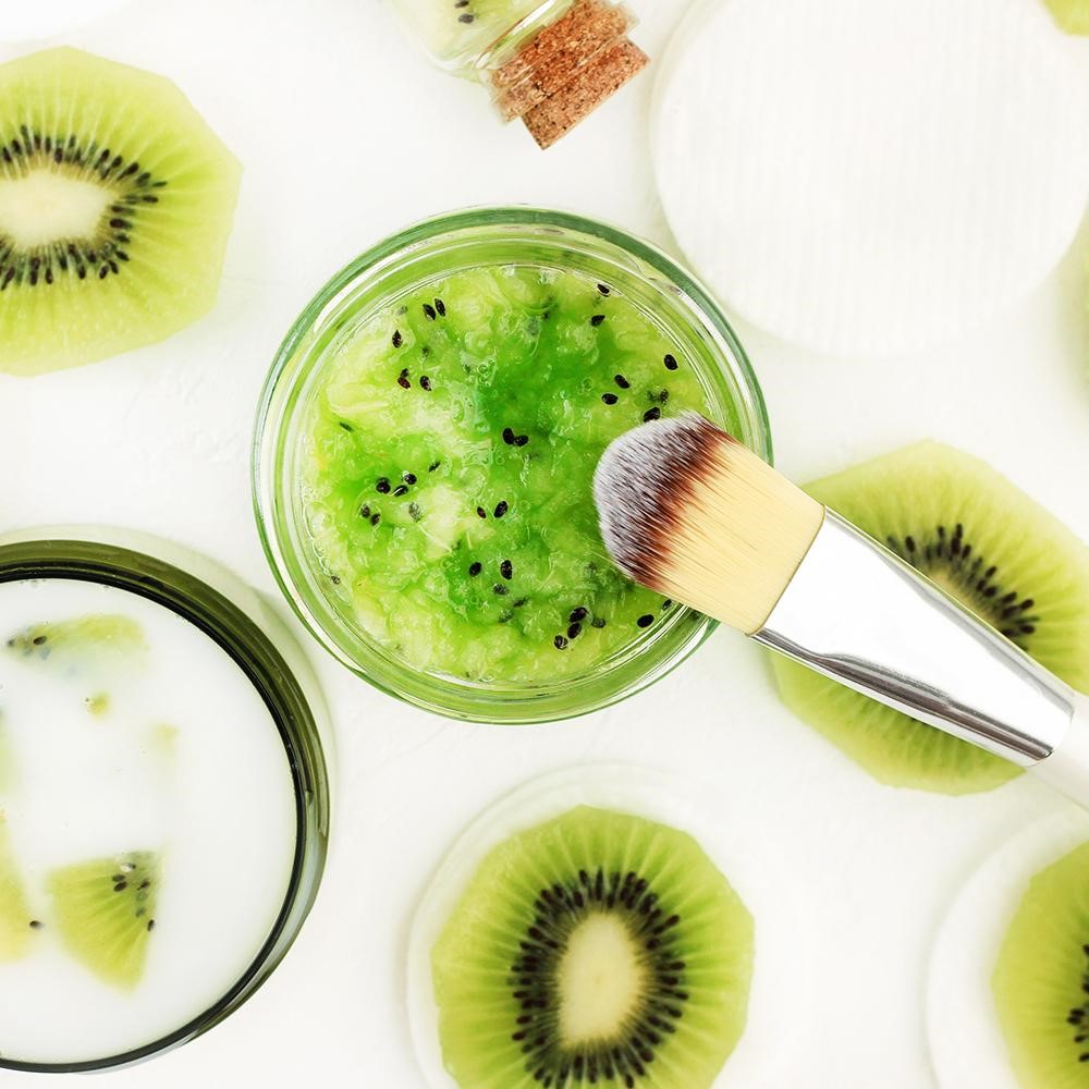 لایه برداری پوست با کیوی