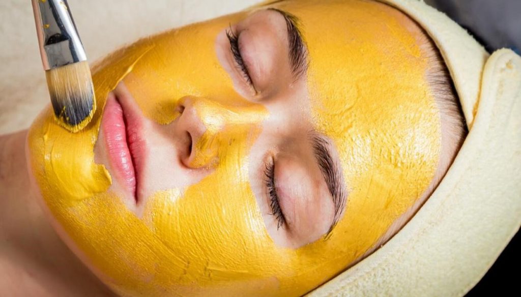 تهیه ماسک خانگی گلاب و موز