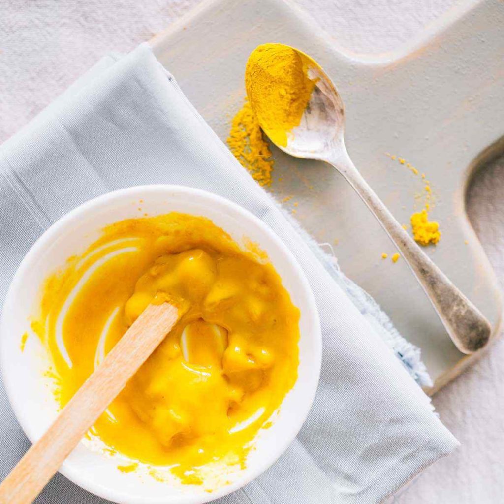 ماسک خانگی زردچوبه و تخم مرغ