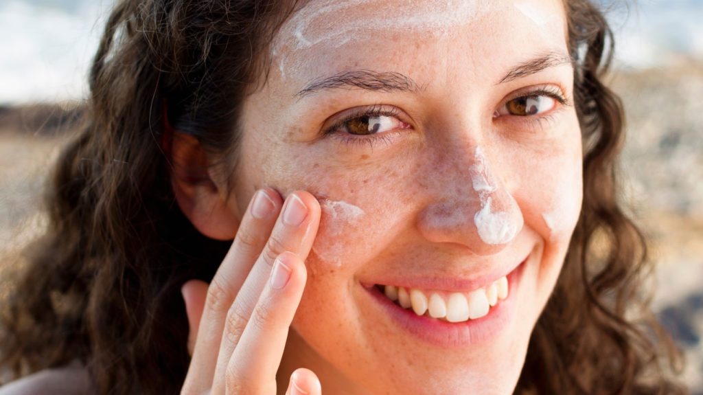 آیا ضد آفتاب برای پوست جوش دار مفید است