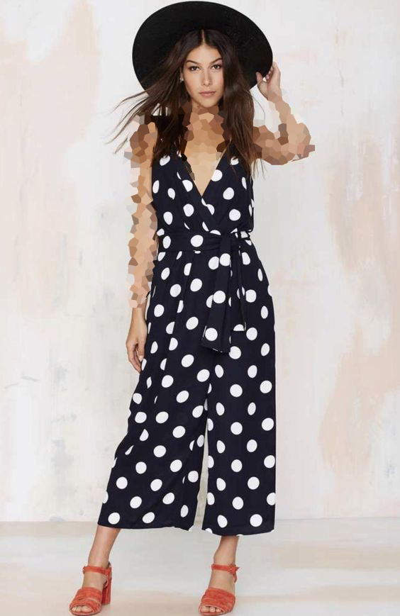 جامپ‌سوت خال خالی