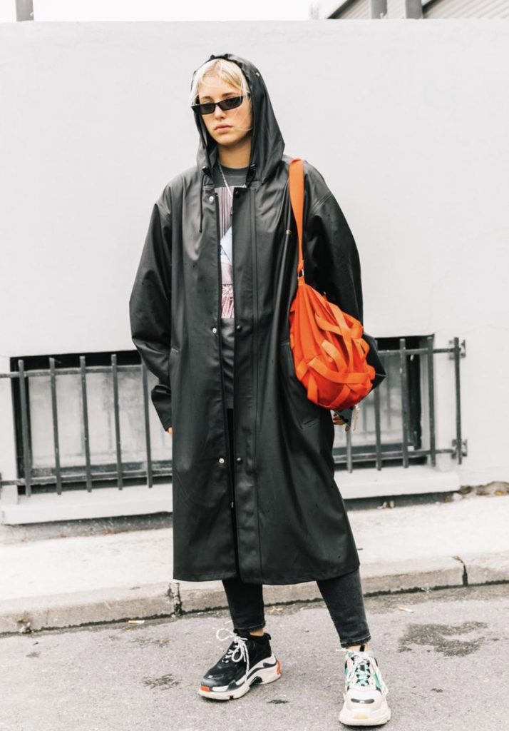 ست کردن نارنجی با مانتوی مشکی