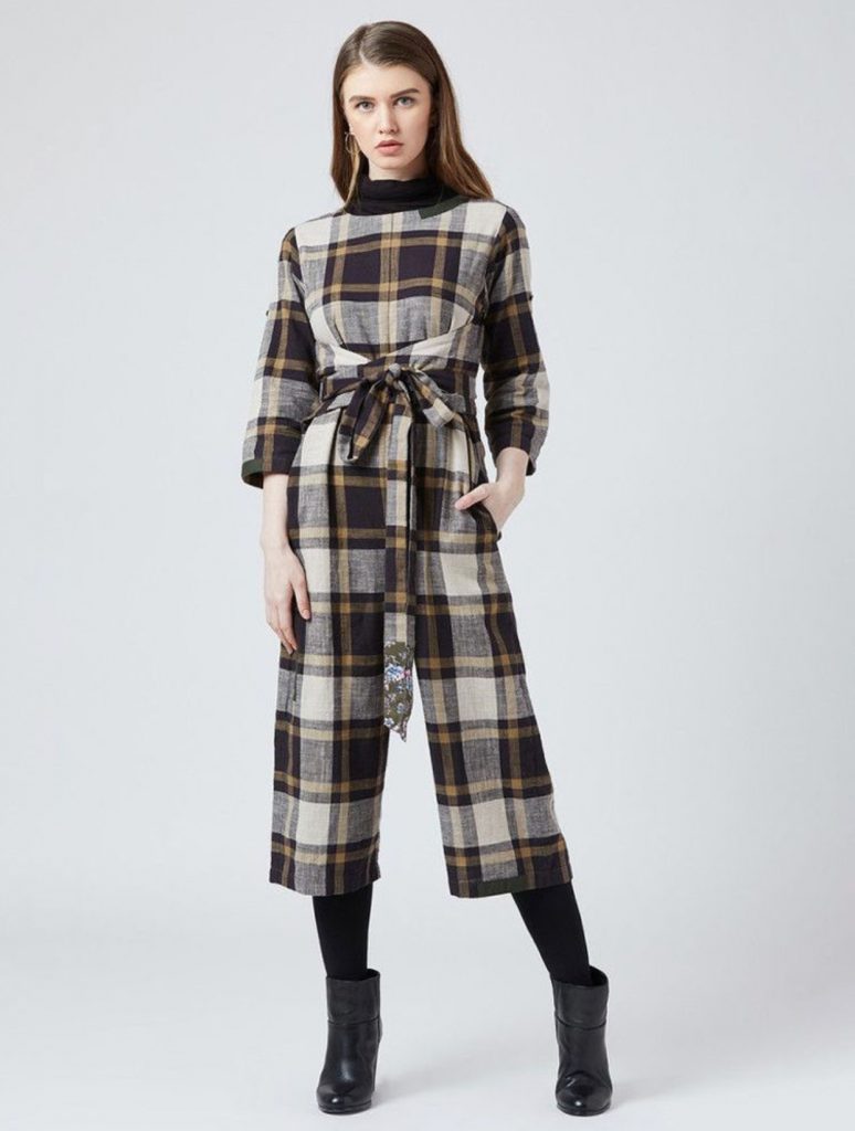 جامپ‌سوت با پترن چارخونه