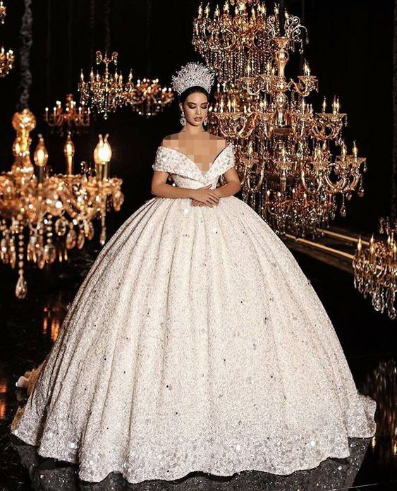 لباس عروس پرنسسی چین دار با تاج بزرگ
