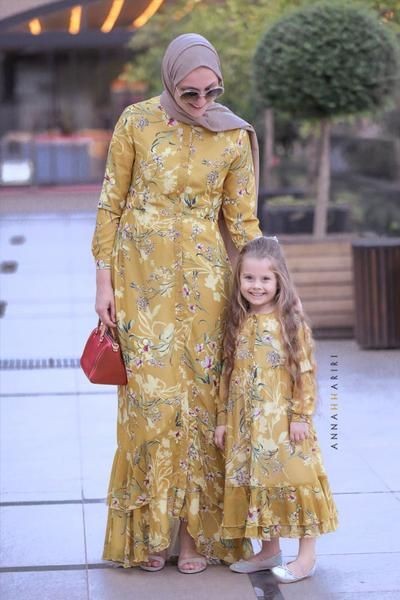 ست پوشیده لباس مادر و دختر
