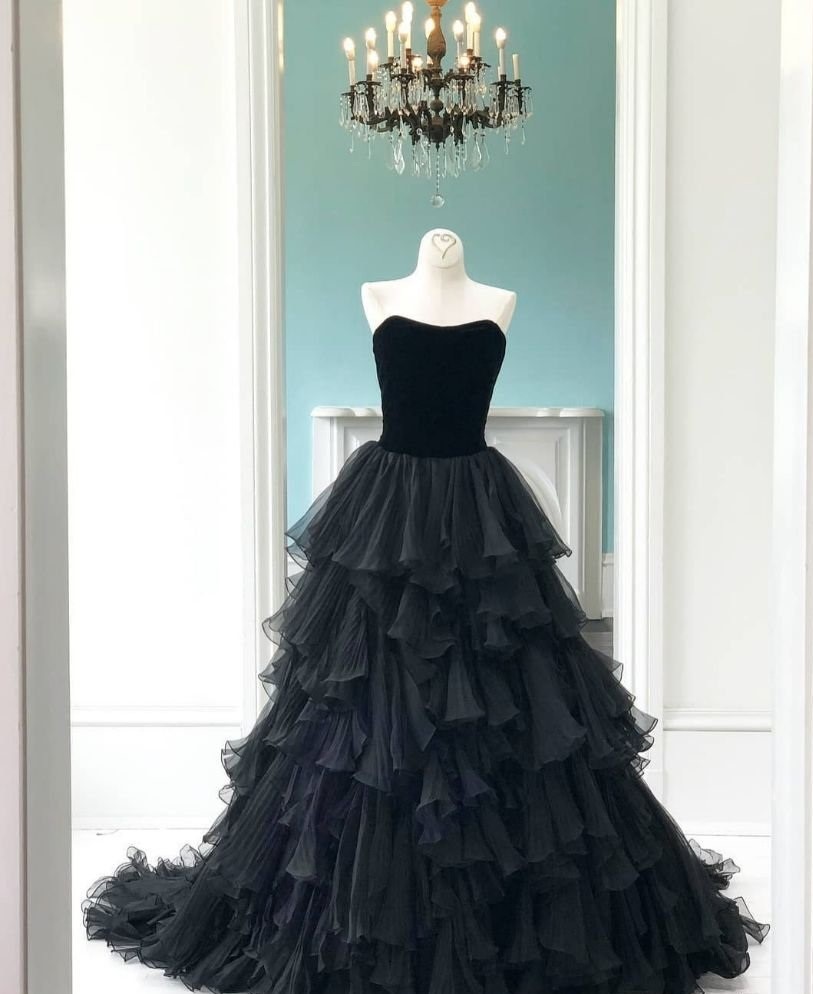 لباس مجلسی پف دار با یقه دکلته (Off the Shoulder)