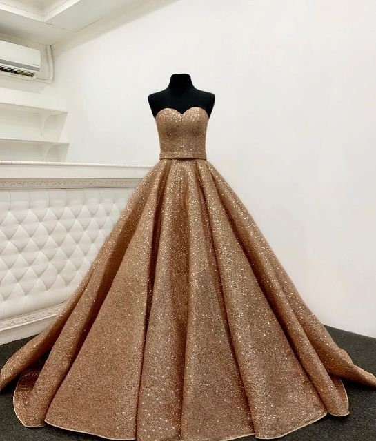 لباس مجلسی پف دار با یقه دکلته (Off the Shoulder)
