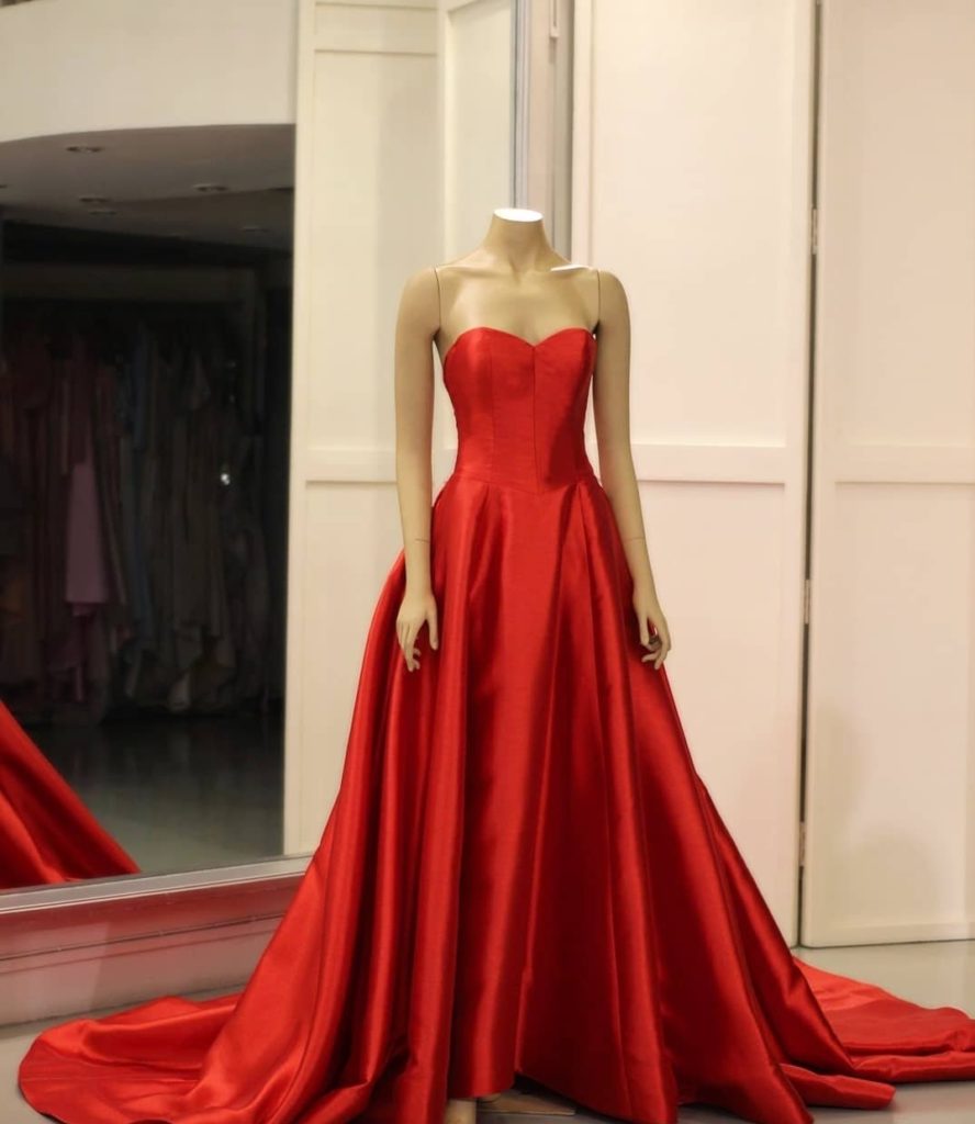 لباس مجلسی پف دار با یقه دکلته (Off the Shoulder)