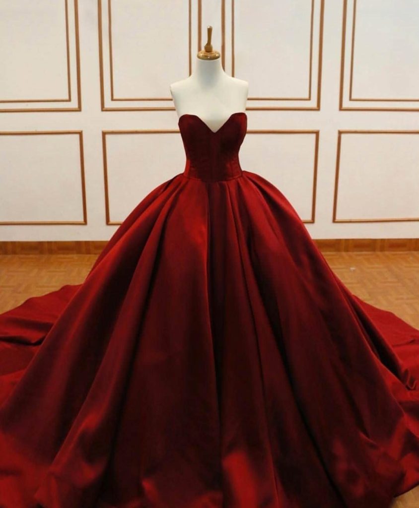 لباس مجلسی پف دار با یقه دکلته (Off the Shoulder)