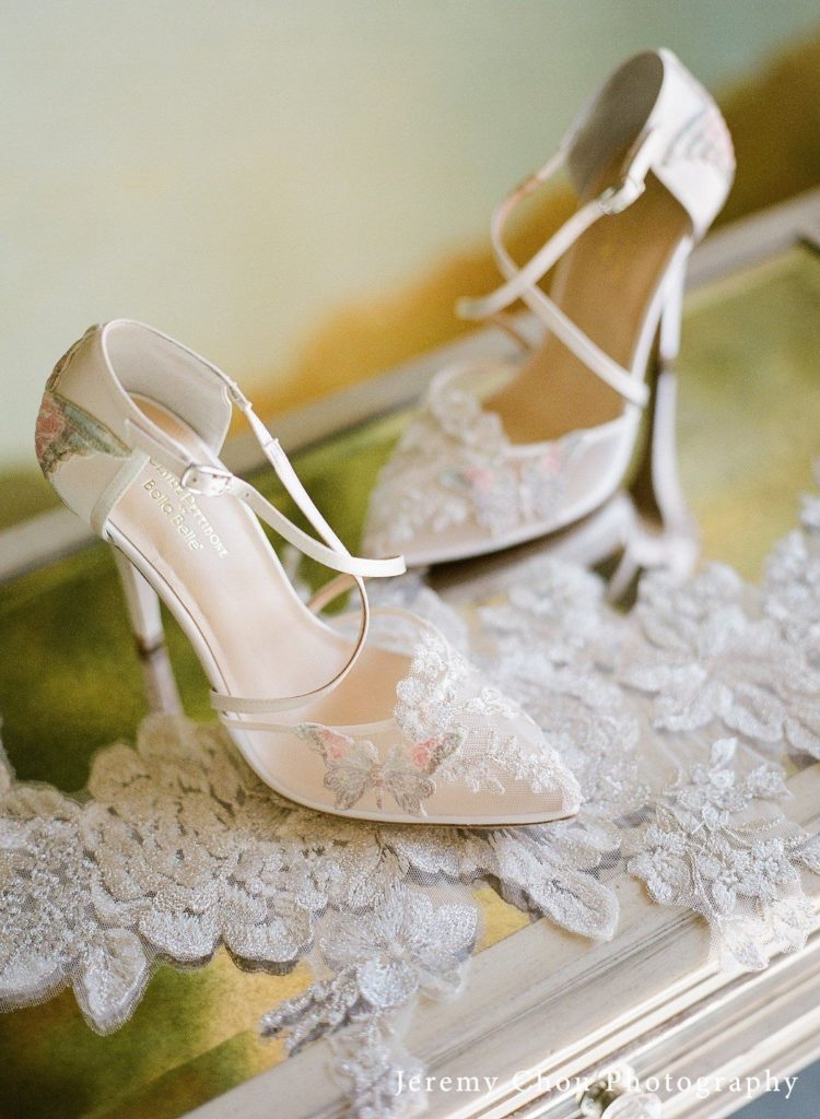 کفش عروس بند دار