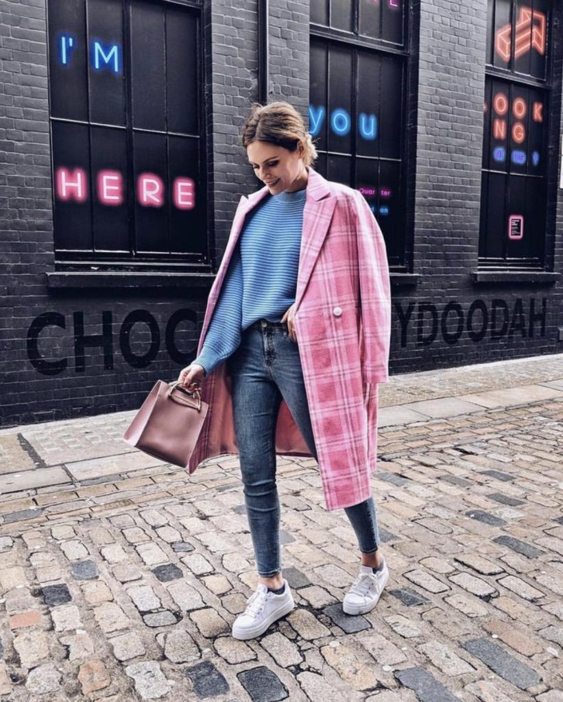 ست آبی آسمانی با مانتوی صورتی