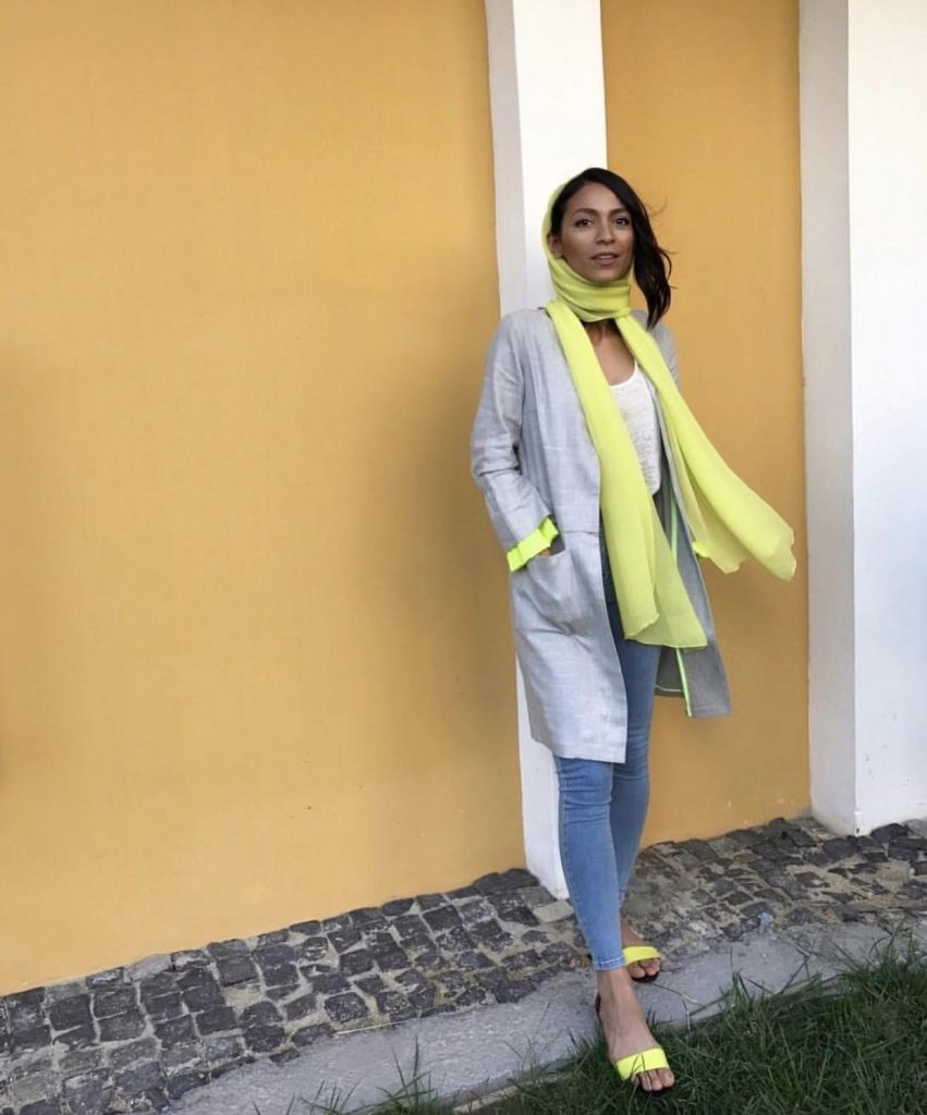 ست رنگ خاکستری (مانتو، شال، کفش و شلوار)