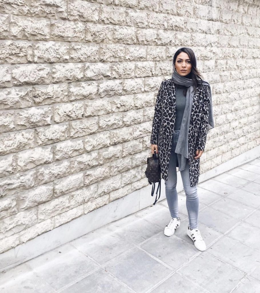 ست رنگ خاکستری (مانتو، شال، کفش و شلوار)