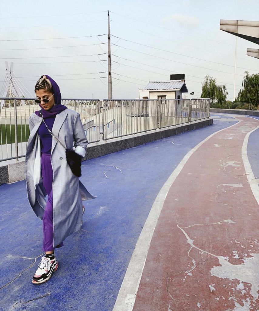 ست رنگ خاکستری (مانتو، شال، کفش و شلوار)