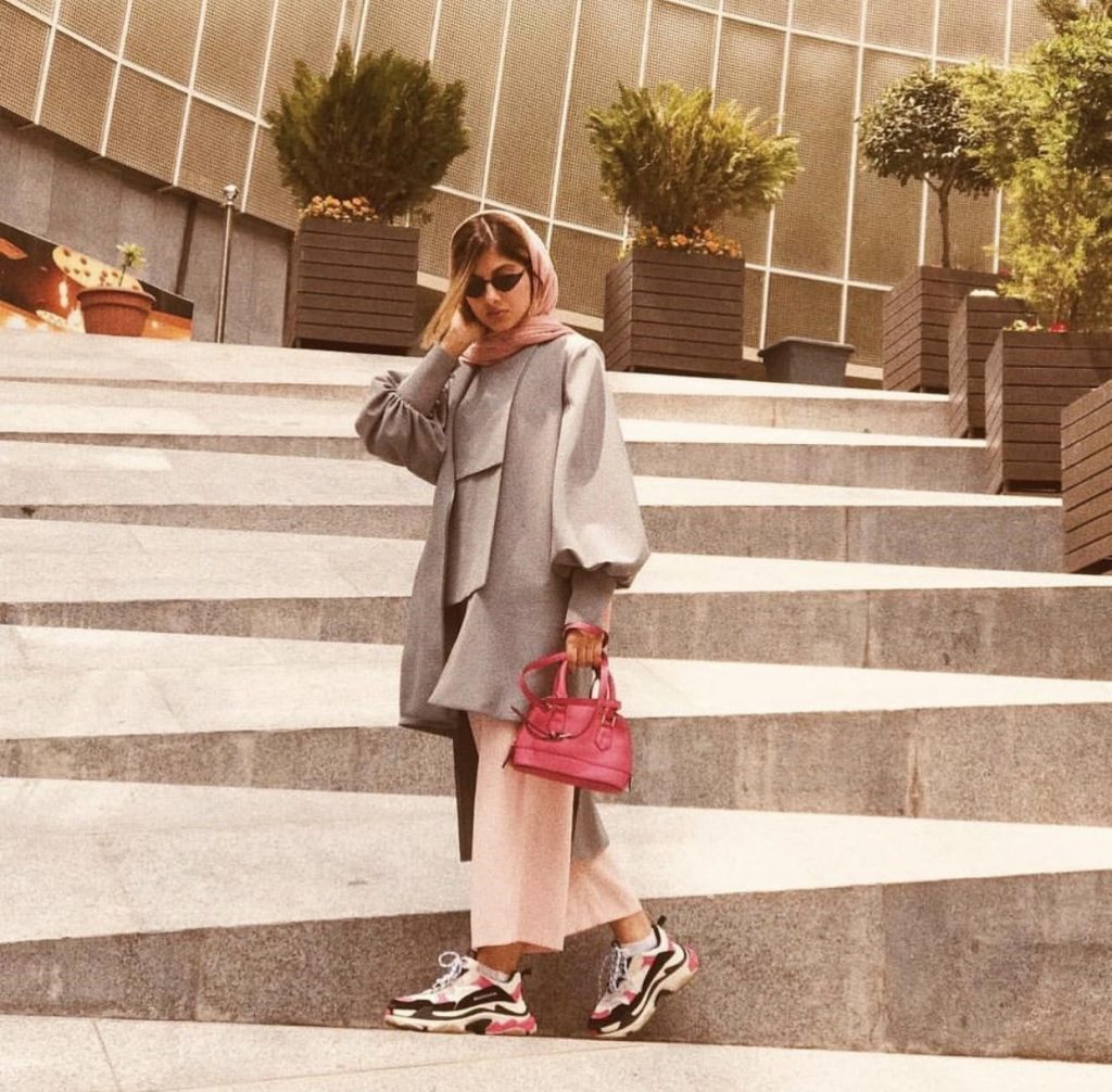 ست رنگ خاکستری (مانتو، شال، کفش و شلوار)