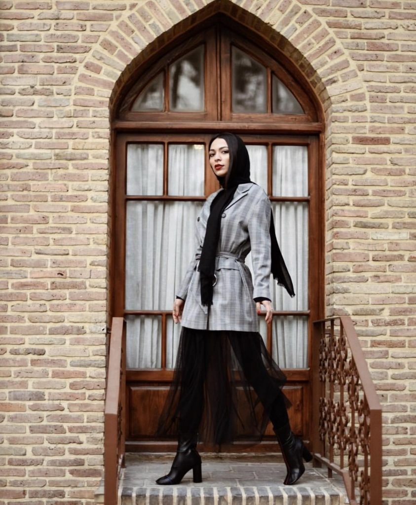 ست رنگ خاکستری (مانتو، شال، کفش و شلوار)