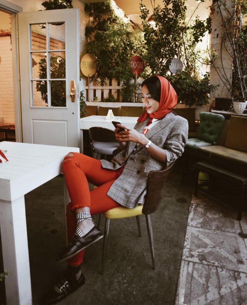 ست رنگ خاکستری (مانتو، شال، کفش و شلوار)