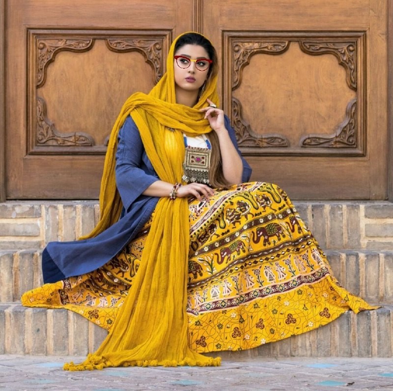 مانتو سنتی با طرح‌های غیر ایرانی